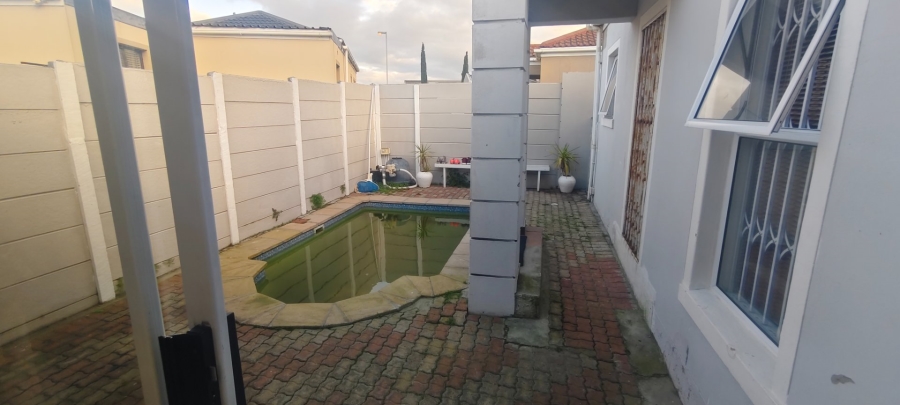 3 Bedroom Property for Sale in Rondevlei Park Western Cape
